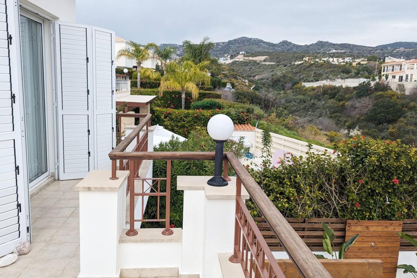 Villa Aura - Villa In Peyia Extérieur photo